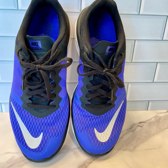 💜 Nike Vibrant Blue and Black Athletic Shoes Sneakers size 8 - Picture 9 of 13